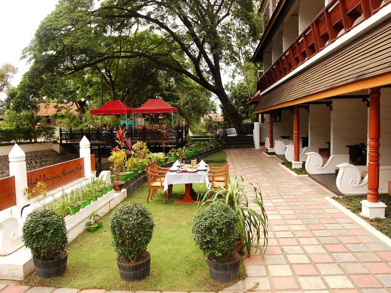 Hotel Amazing Nyaung Shwe Esterno foto